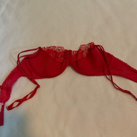 Victoria’s Secret Angels Bra - Picture 2 of 5
